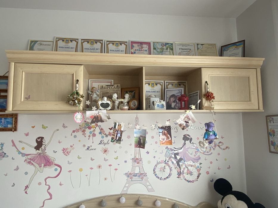 Дитячі меблі, пенал на стіну