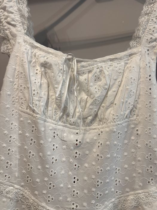 Elegancka sukienka ze spodenakmi