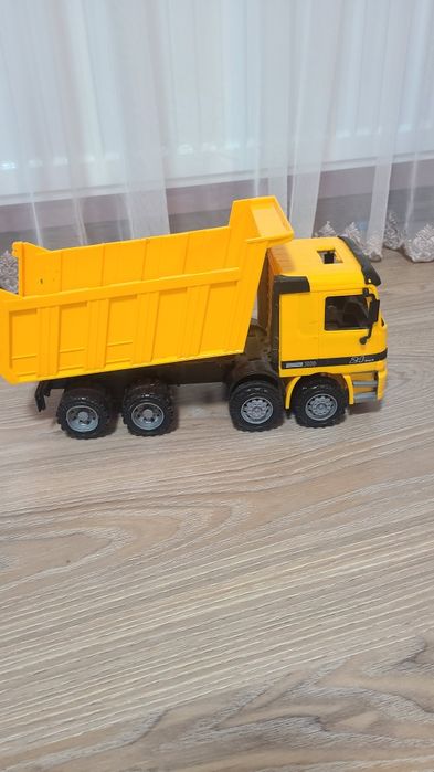 Машинка ,грузова ,самоскид.