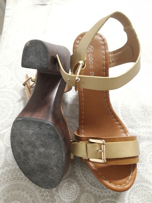 Sandálias tacão T39 Coco Perla