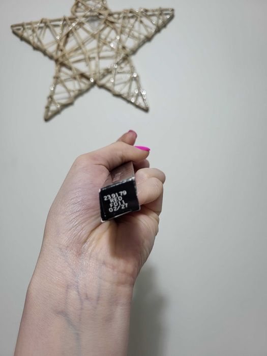 Wodoodporna konturówka do ust red Mary Kay