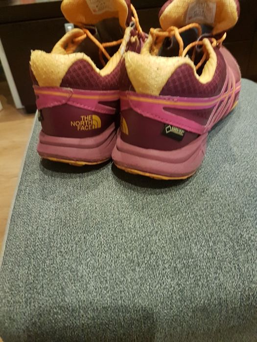 Buty the north face