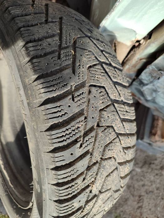 Шини r14 та r13 зимові добрий стан .