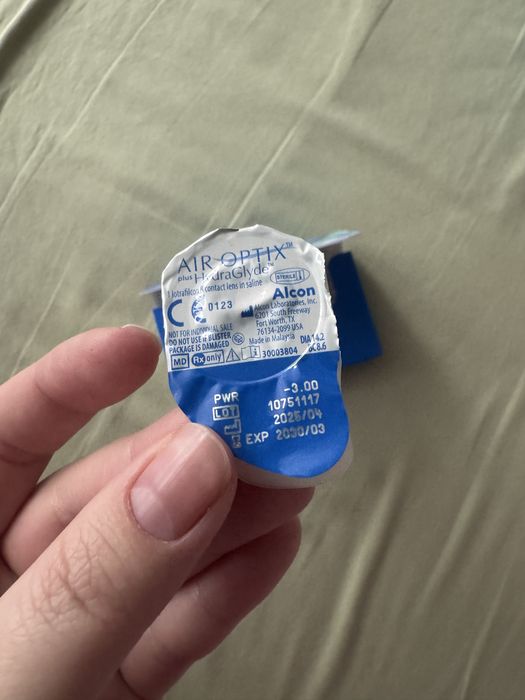 Air Optix plus HydraGlyde контактні лінзи місячного носіння