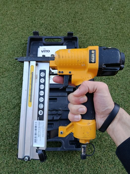 VITO Clavadora/Agrafador Pneumático 4–7 Bar com Mala- VITO Professional Pneumatic Nail/Staple Gun 4–7 Bar with Case