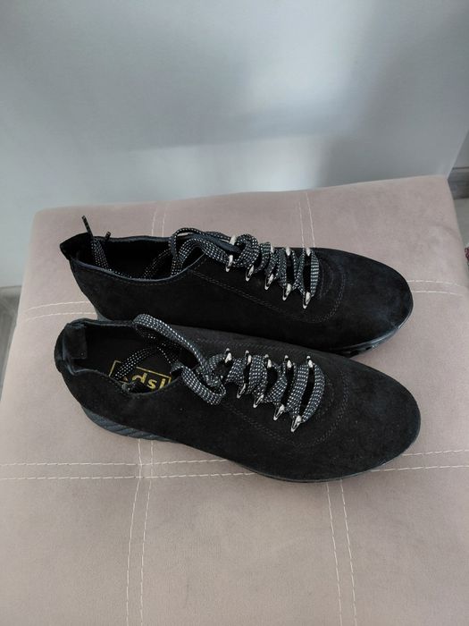 Кросівки із натуральної замші