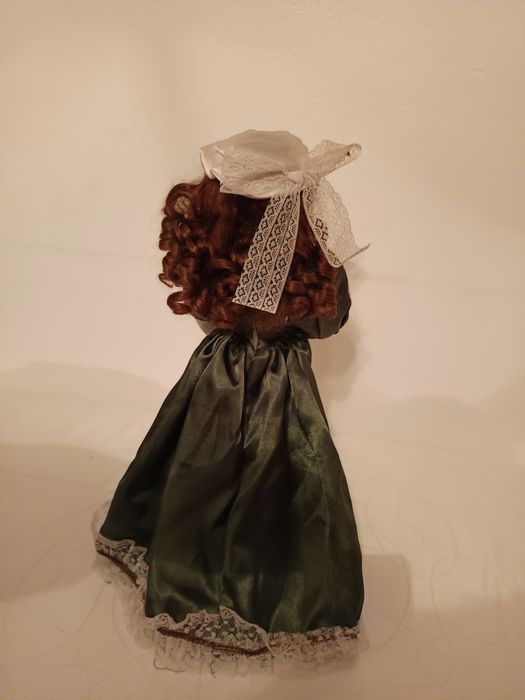 Boneca de porcelana  dama antiga