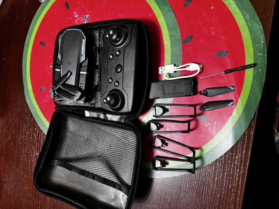 Dron plastikowy new E88pro 4k Hd kamera 2 baterie