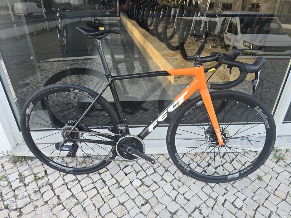 Bicicleta carbono com sram axs 12x2v