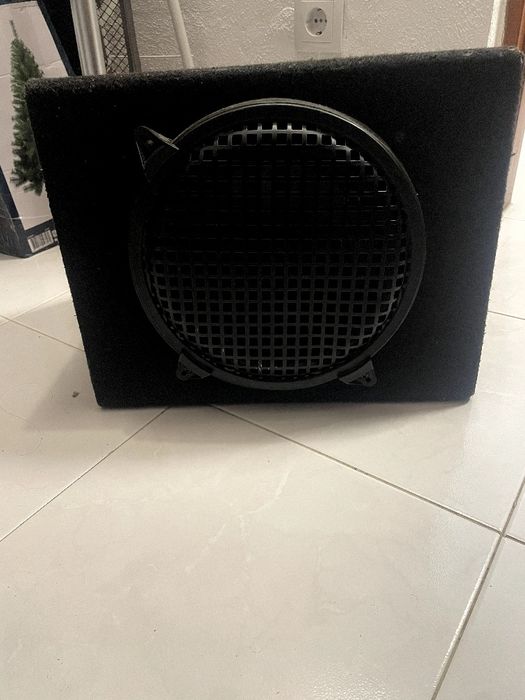Subwoofer Norauto Ns 500 
Subwoofer de 10" (25 cm)
500 W máximo
150 W RMS
Impedância de 4 Ω