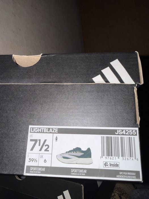 Кроссовки женские adidas LIGHTBLAZE  39,5 размер
