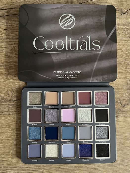 Cosmic Brushes paleta cieni Cooltrals