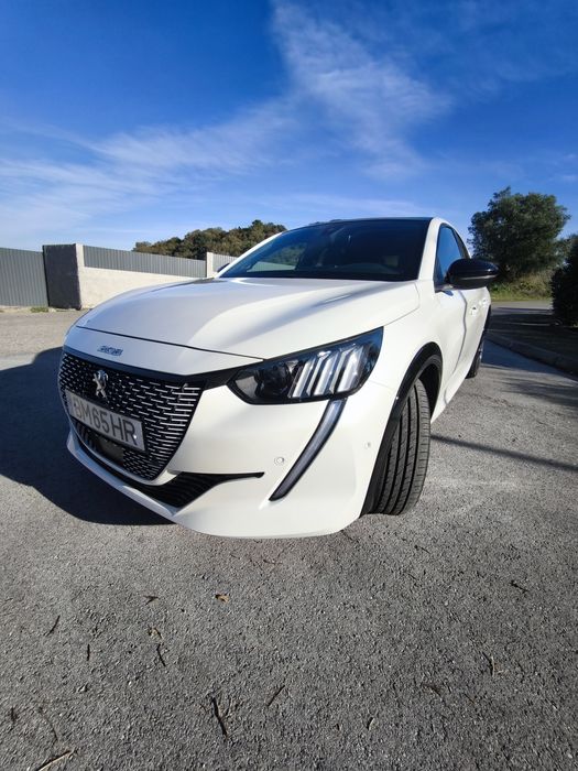 Peugeot e-208 GT 50 kWh