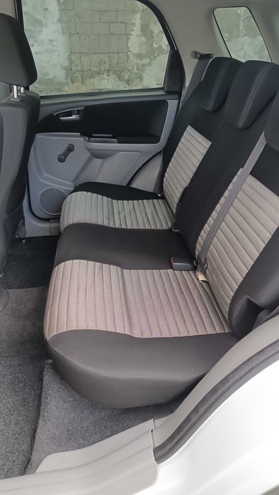 автомобіль SUZUKI SX4