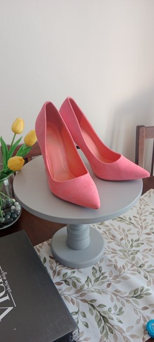 Szpilki neonowy róż, niestety zdjęcia nie oddają tego koloru