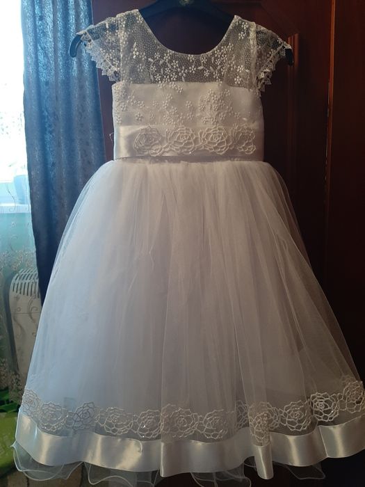 Продам нарядне біле плаття