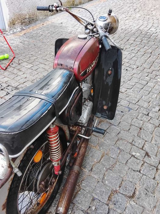 Motorizada Famel F77 para Restauro