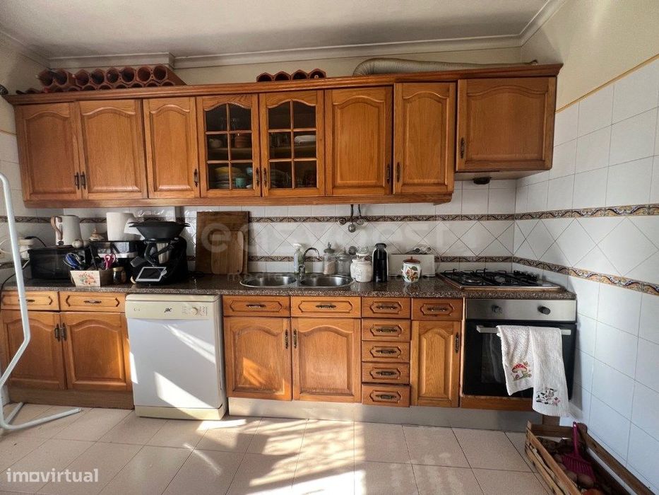 Apartamento T2 no centro do Samouco com elevador.