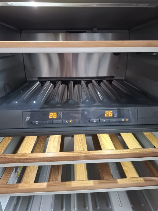 Cave de vinhos embutidos 38 garrafas Miele