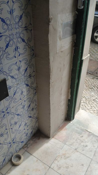 Faço pequenos de pinturas,  limpezas de espaços