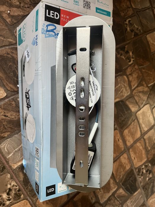 Sprzedam ledowa lampe toaletowa