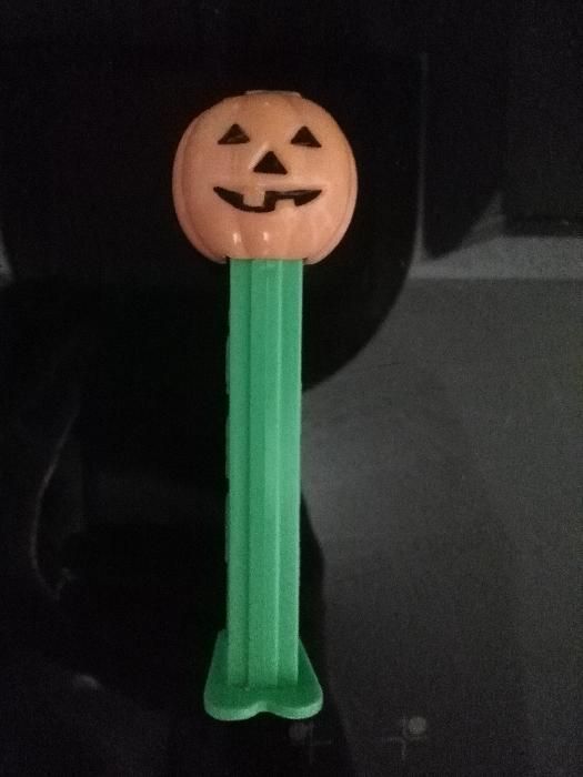 PEZ dozownik kolekcjonerski do cukierków, Prl.