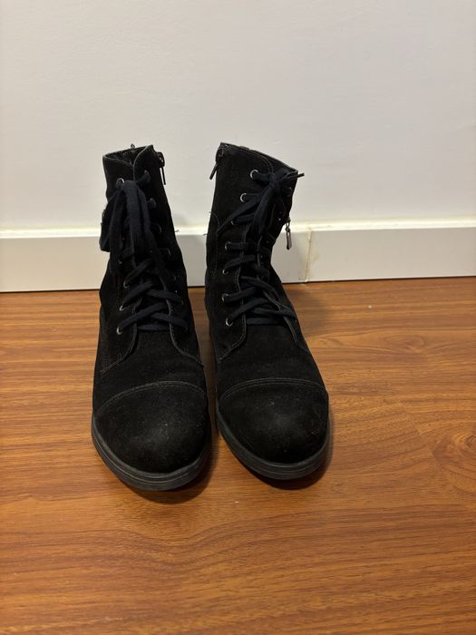 Botas e sandálias luxo várias