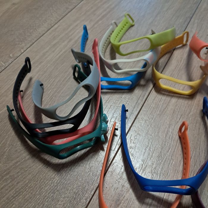 Mi band 4 + ładowarka i paski