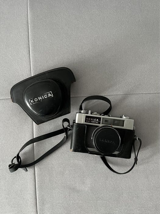 Плівковий фотоапарат Konica EE Matic
