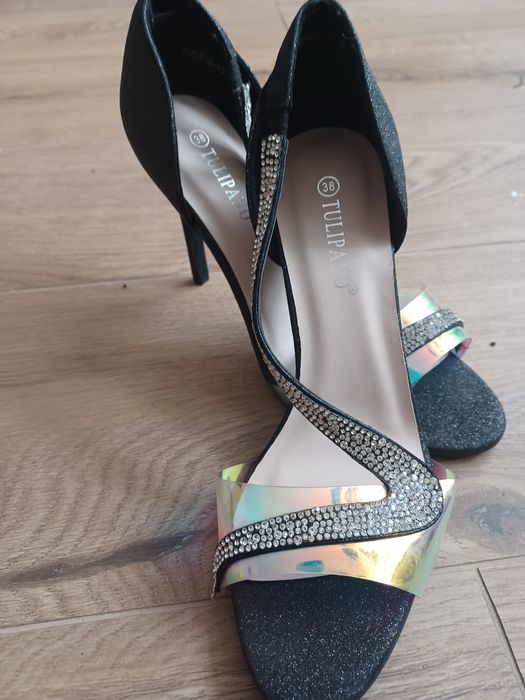 Buty na obcasie letnie