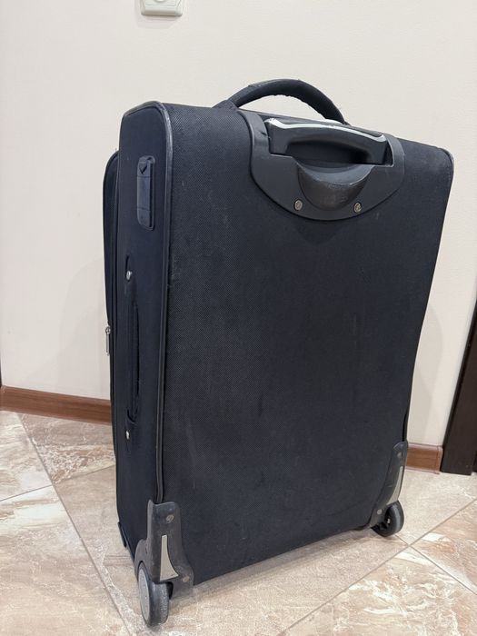 Чемодан Tesora середнього розміру