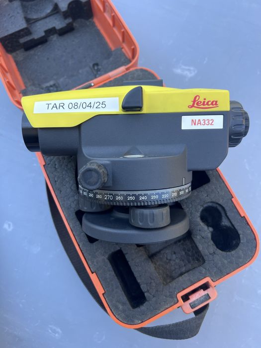 Оптический нивелир Leica NA332 в комплекте со штативом DeWALT DE0735