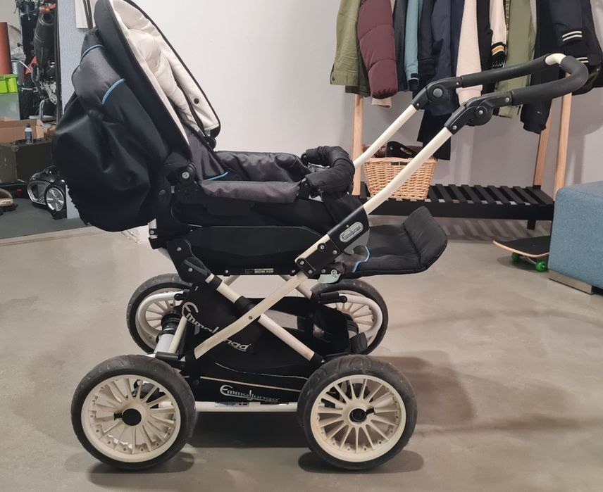 Wózek dziecięcy z ciepłym śpiworkiem zimowym Emmaljunga