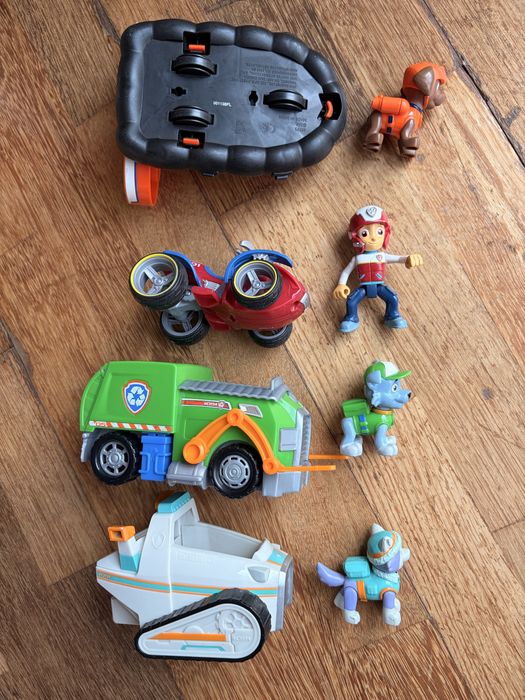 Torre de controlo e bonecos Patrulha Pata
