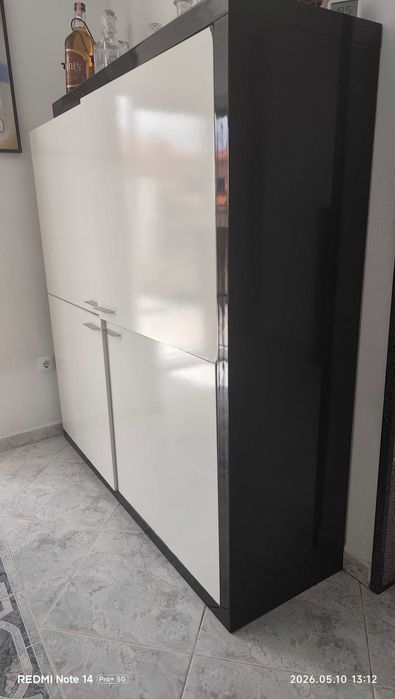 Armário de Sala/aparador- estilo moderno