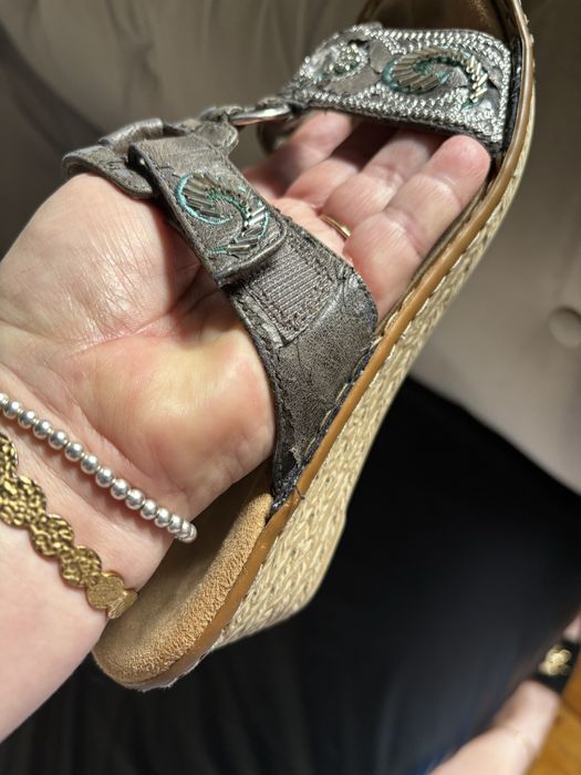 Klapki  skórzane 38