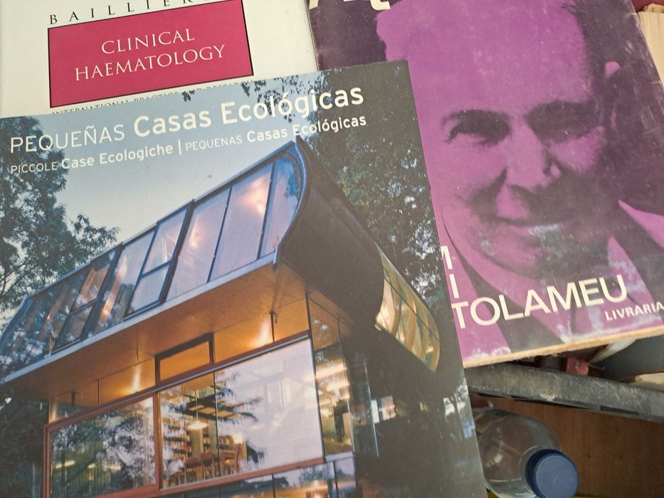 Livros ,, vários  géneros  literários