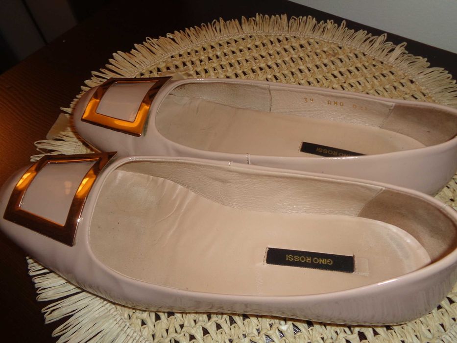 Buty damskie w kolorze cielistym lakierki Gino Rossi 39
