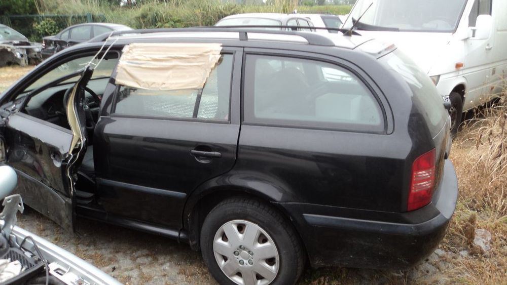 Skoda Octavia Combi 1.6i 2001 - Para Peças