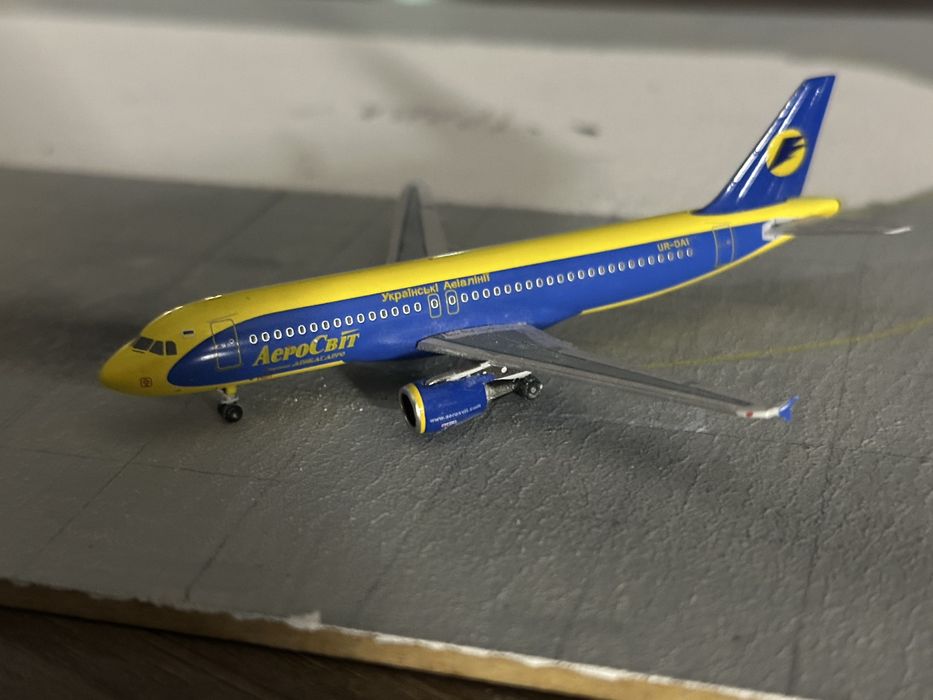 Продаю 4 масштабных моделей