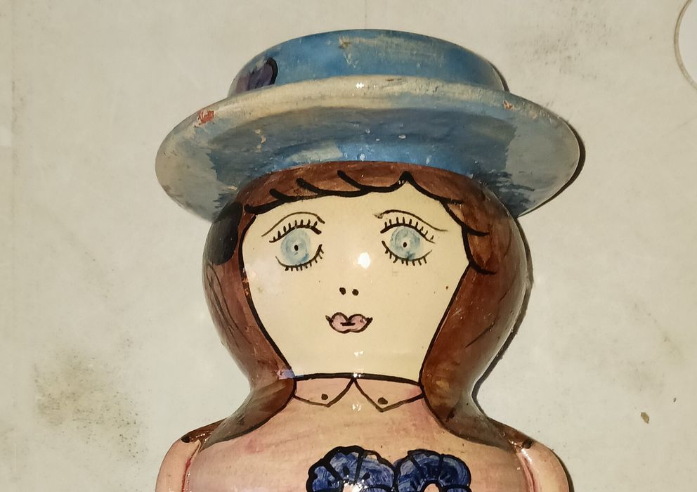 Boneca de olaria (32 cms)
