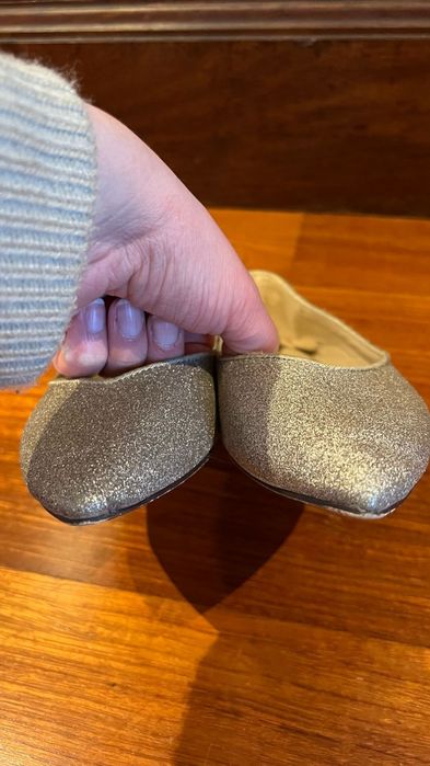 Sabrinas douradas brilhantes da Lefties