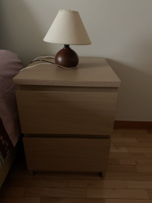 Quarto de casal ,  oferta  de candeeiro e cadeira em pele