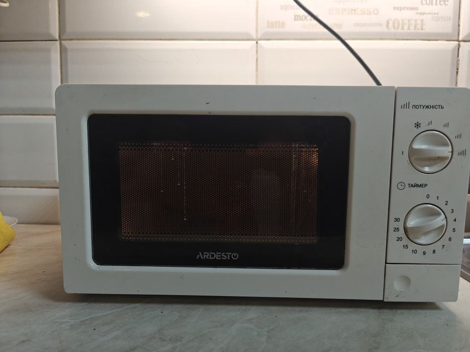 Микроволновка + подарок в хорошем состоянии