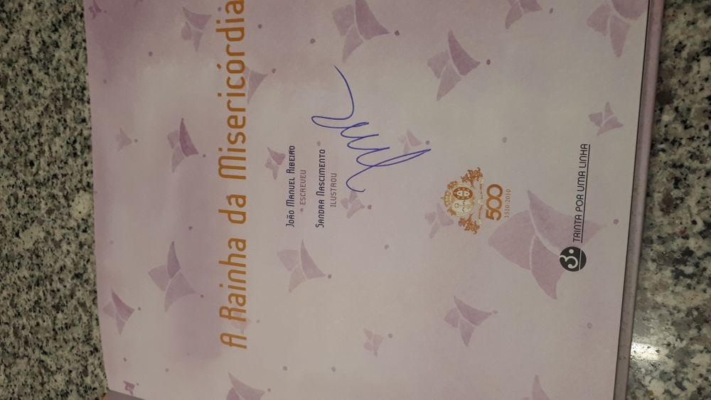 Livro a rainha da misericórdia assinado pelo escritor