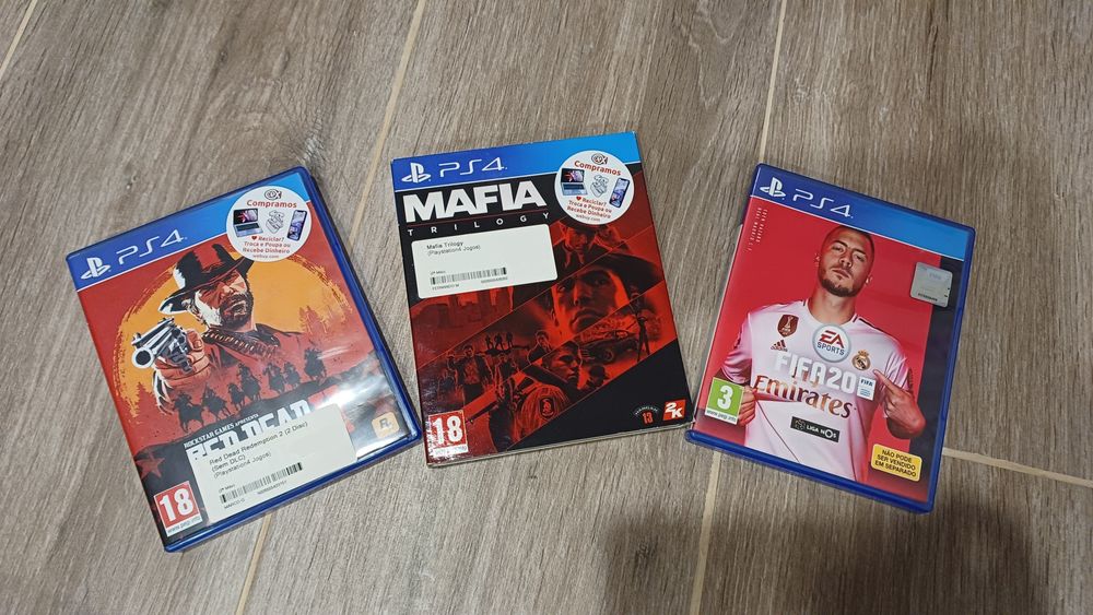 Playstation 4 500GB + 3 jogos