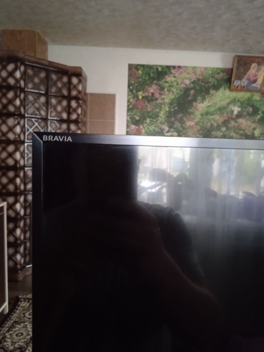 Смарт tv. Працює тільки ікранина половину, звук хороший,вайфай ловит