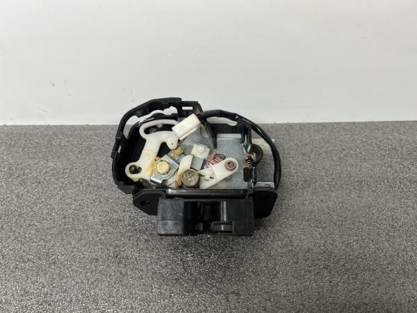 Fechadura / fecho da mala MAZDA 2 (DY)