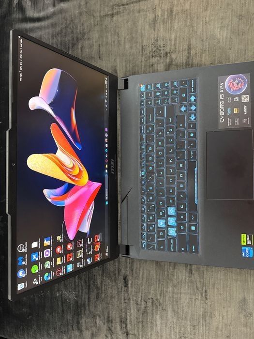 Notebook gamer Ultima geração MSI CYBORG