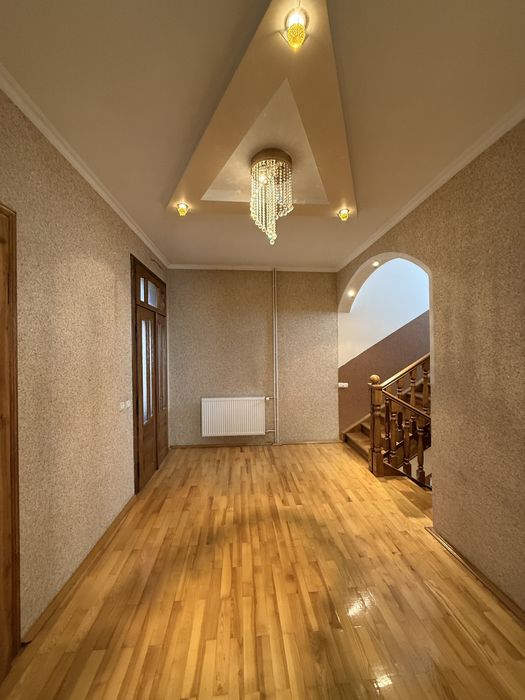 Продається просторий будинок